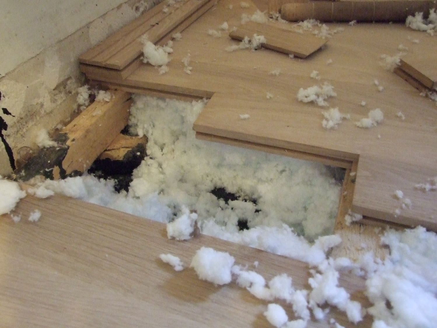 Εφαρμογή θερμομόνωσης με εμφύσηση Supafil σε ξύλινο δάπεδο