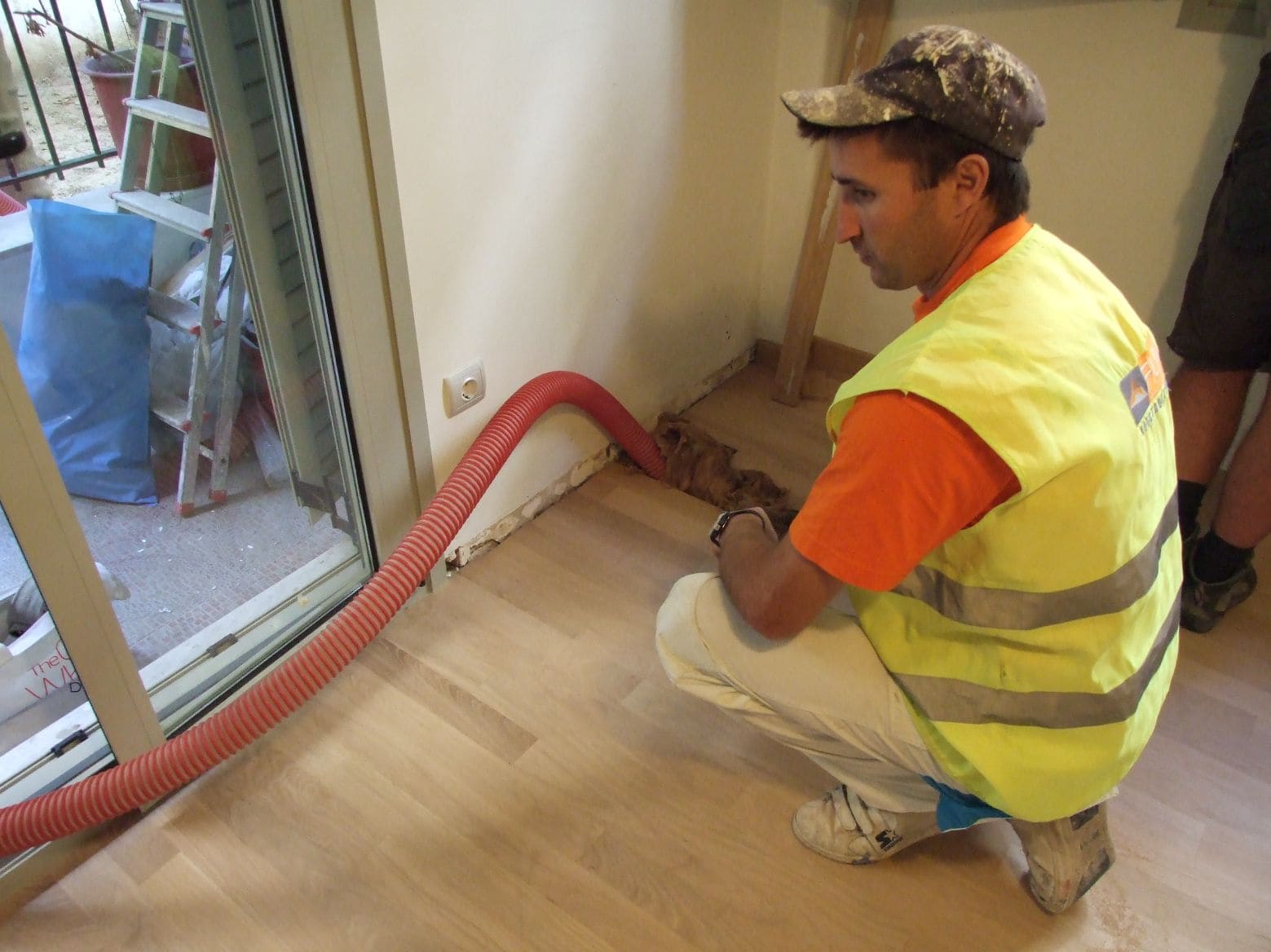 Εφαρμογή θερμομόνωσης με εμφύσηση Supafil σε ξύλινο δάπεδο - Διαδικασία